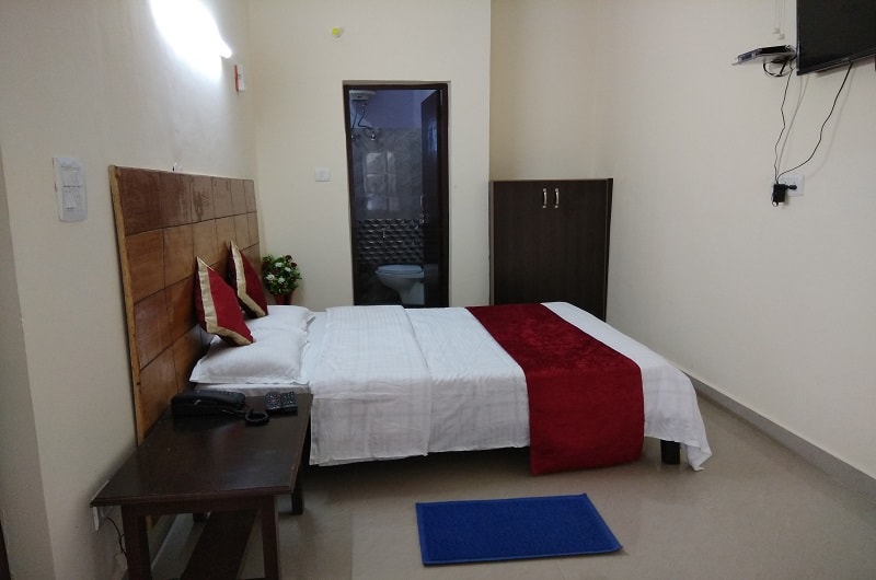 Hotel Bagora Heights-Standard Room-1